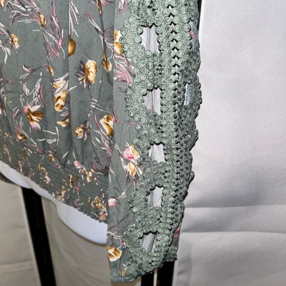 Easel Teal Floral Blouse with Crochet Sleeves - Picture 8 of 8